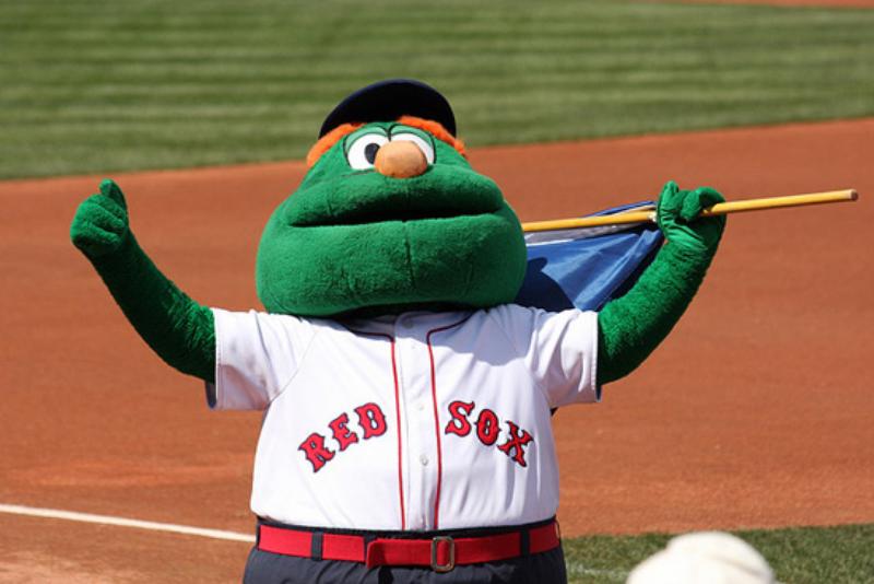 wally the green moster mascota boston red sox mlb en español beisbol historia