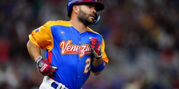 José Altuve vistiendo el uniforme de Venezuela para el WBC