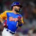 José Altuve vistiendo el uniforme de Venezuela para el WBC