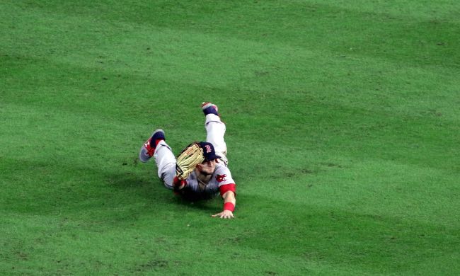Benintendi catch atrapada espectáculo red sox astros postemporada partido 5 game mlb