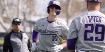 Will Simpson durante su recorrido al homeplate